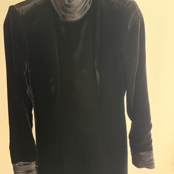 Cinq a sep Black Velvet dress with satin sleeves - Picture 3 of 9